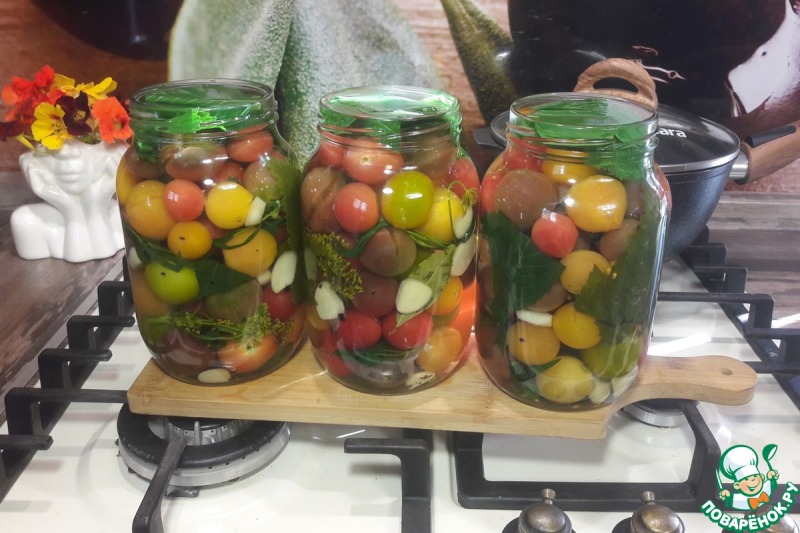 Маринованные в банках "цветные чери"