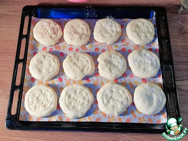 Открытые булочки с кремом и нектаринами