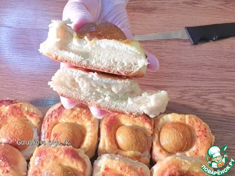 Открытые булочки с кремом и нектаринами