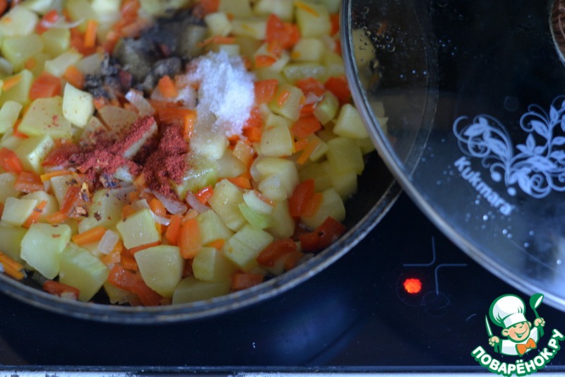 Салат "Анкл Бенс" с кабачками и яблоками