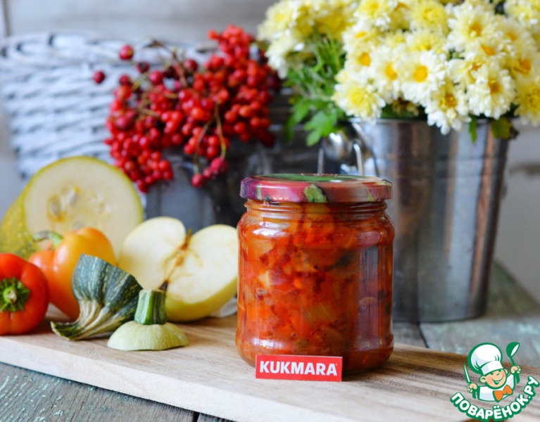 Салат "Анкл Бенс" с кабачками и яблоками