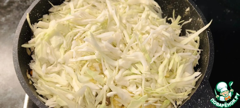 Тушеная капуста с пшеном и мясом