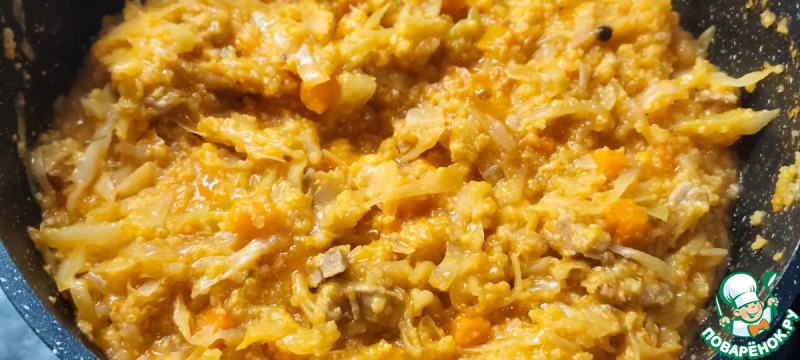 Тушеная капуста с пшеном и мясом
