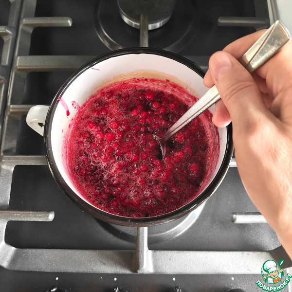Фрикадельки с джемом в сливочном соусе