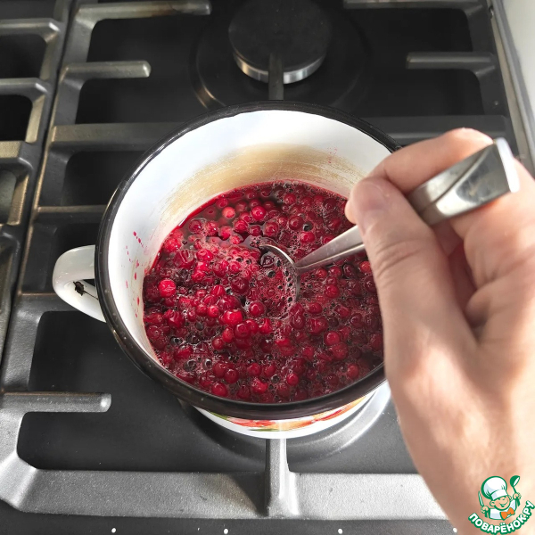 Фрикадельки с джемом в сливочном соусе
