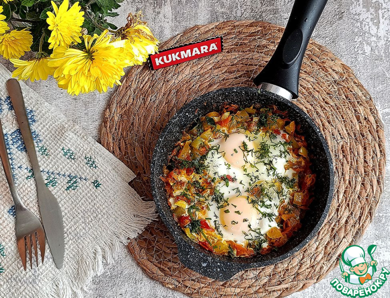 Глазунья с овощами ассорти на сале