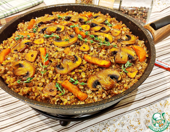 Рецепт: Гречка по-купечески с индейкой и грибами