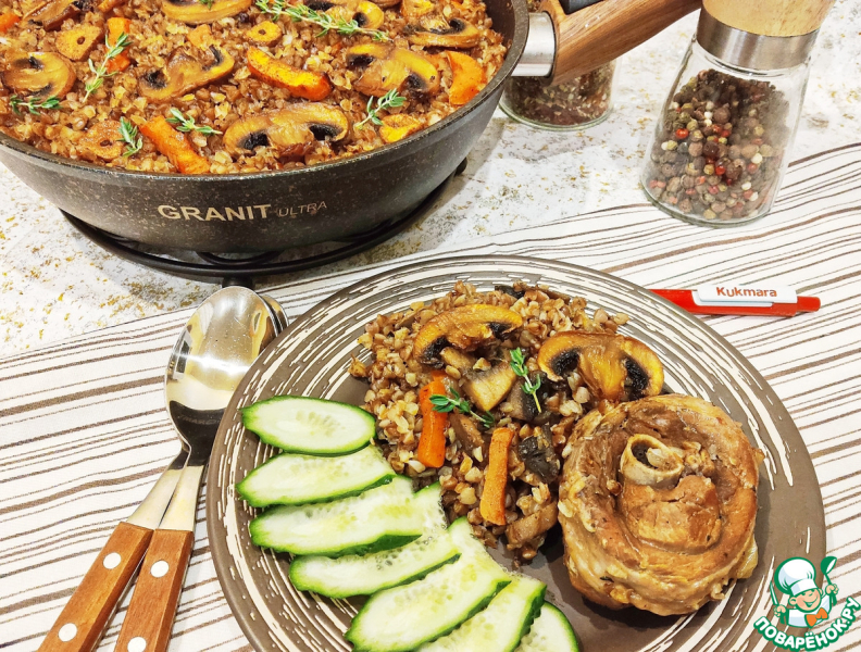 Гречка по-купечески с индейкой и грибами