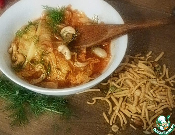 Рецепт: Капуста с томатами и орехами кешью