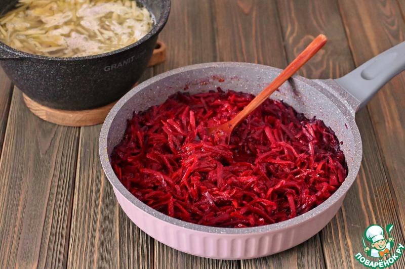 Лёгкий свекольник с кабачками