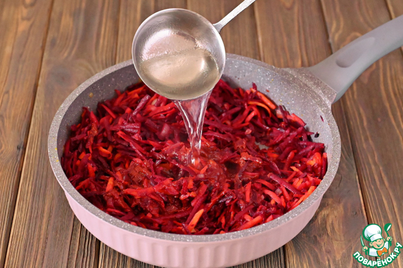 Лёгкий свекольник с кабачками