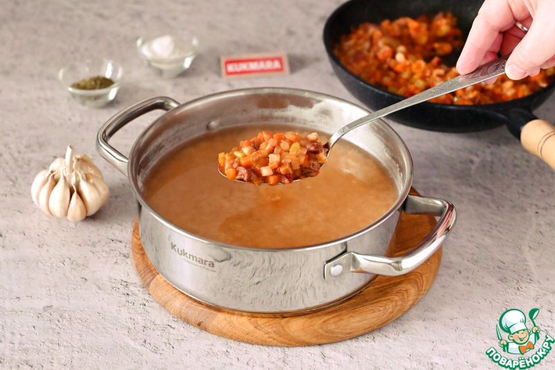 Минестроне из чечевицы с копчёной щековиной
