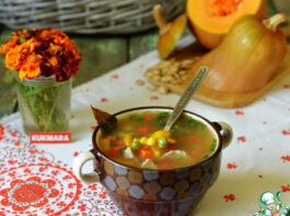 Мясной суп с тыквой и овощной смесью