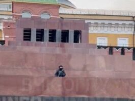 На крыше мавзолея Ленина в Москве разместили «охотников за дронами» | ВИДЕО