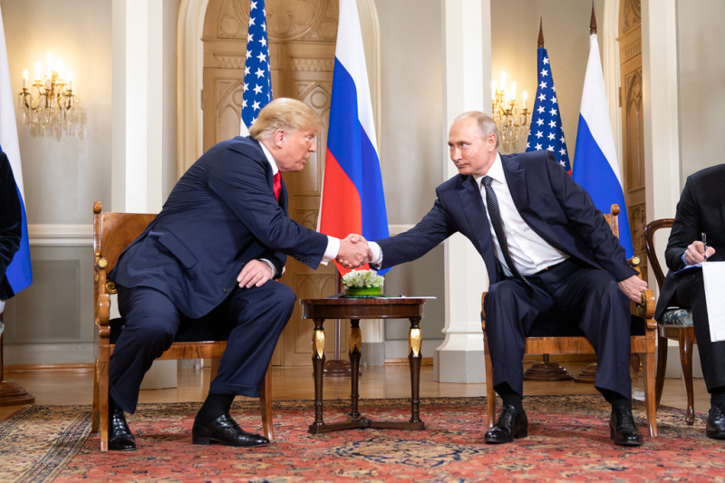 NYT: Трамп может снять санкции с «черной кассы» Путина