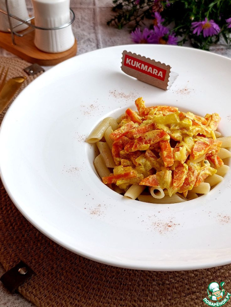 Пряная морковь, тушёная в сметане