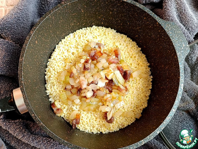 Рассыпчатая пшённая каша со шкварками