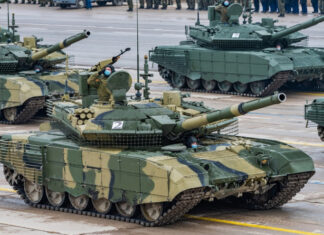 Россия наполняет новыми танками базу хранения в 500 км от границы НАТО
