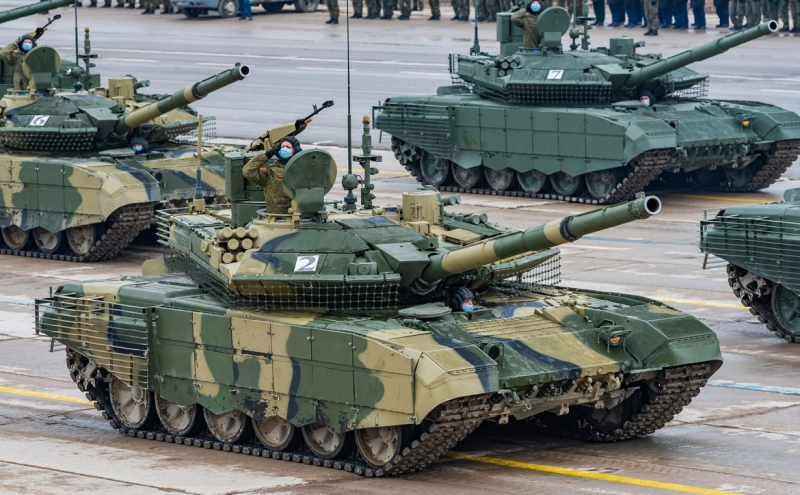 Россия наполняет новыми танками базу хранения в 500 км от границы НАТО