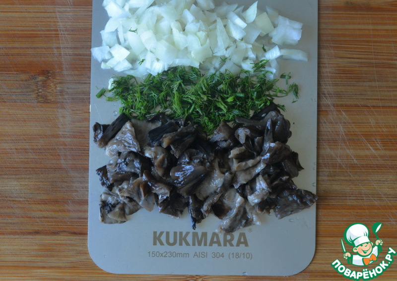 Салат с маринованными опятами и курицей