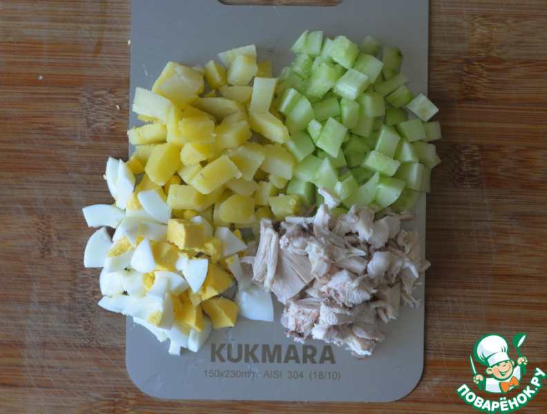 Салат с маринованными опятами и курицей
