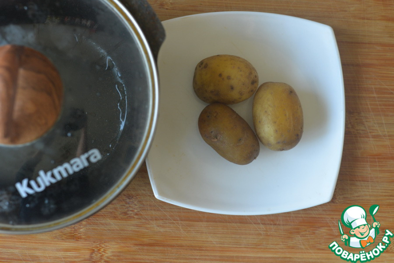 Салат с маринованными опятами и курицей