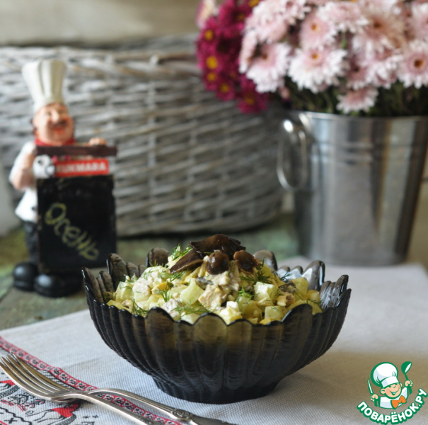 Салат с маринованными опятами и курицей