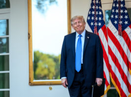 Советника Трампа заподозрили в продаже доступа к президенту США и присвоении миллионов долларов