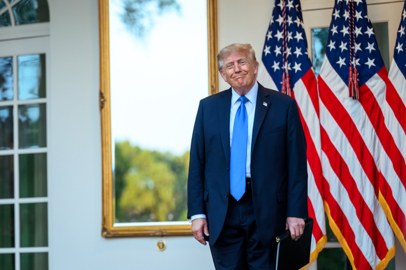 Советника Трампа заподозрили в продаже доступа к президенту США и присвоении миллионов долларов