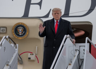 Трамп приостановил применение большинства санкций против России, одобренных Конгрессом