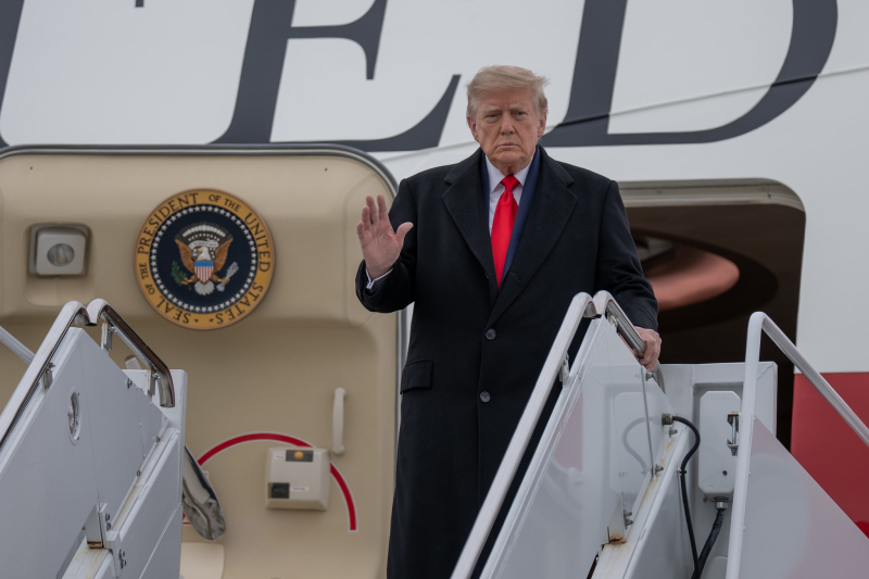 Трамп приостановил применение большинства санкций против России, одобренных Конгрессом
