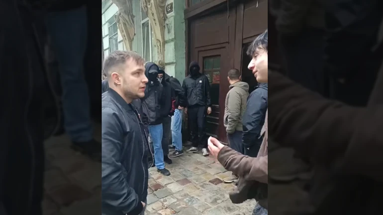 Во Львове сорвали лекцию ветерана о левых движениях, а его самого избили | ВИДЕО