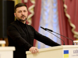 Зеленский заявил, что Украина не проигрывает войну