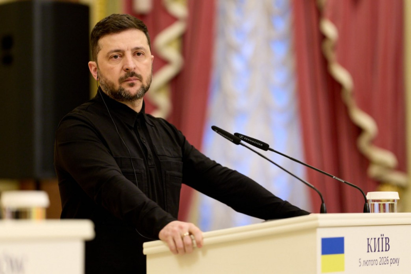 Зеленский заявил, что Украина не проигрывает войну