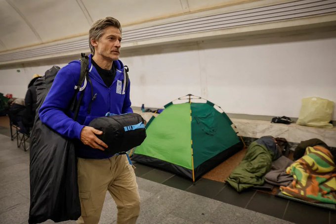 Звезда «Игры престолов» приехал в Киев: посетил бар и провел ночь в метро | ФОТО | ВИДЕО