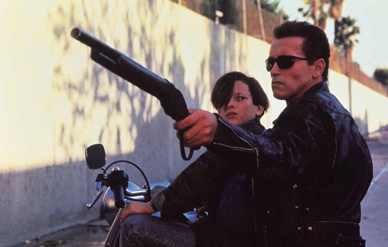 35 лет после премьеры: актеры "Терминатора 2" появились вместе, и фото удивило пользователей сети
