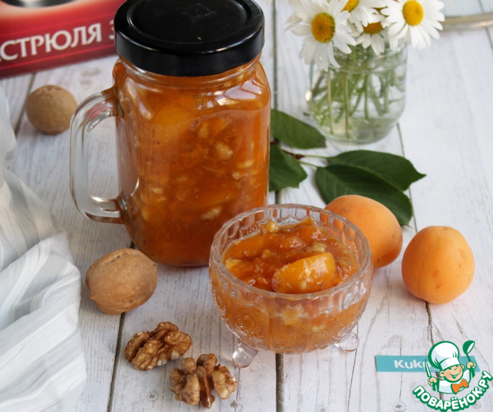 Абрикосовое варенье с орехами