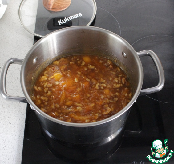 Абрикосовое варенье с орехами