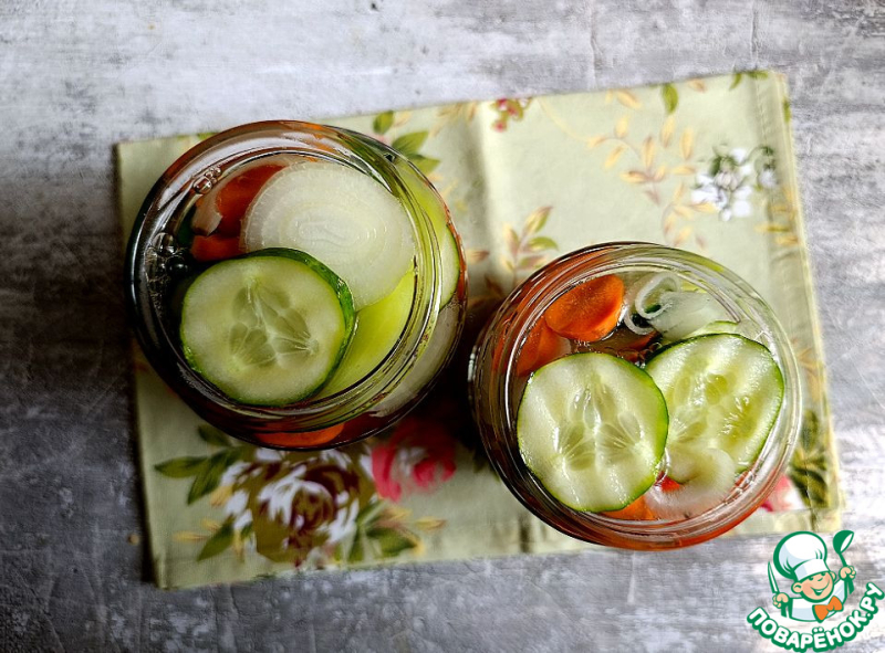 Ассорти из маринованных овощей