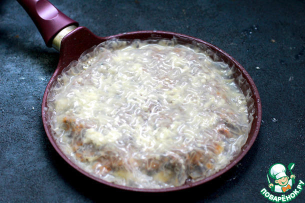 Безглютеновая лепешка с мясом и сыром