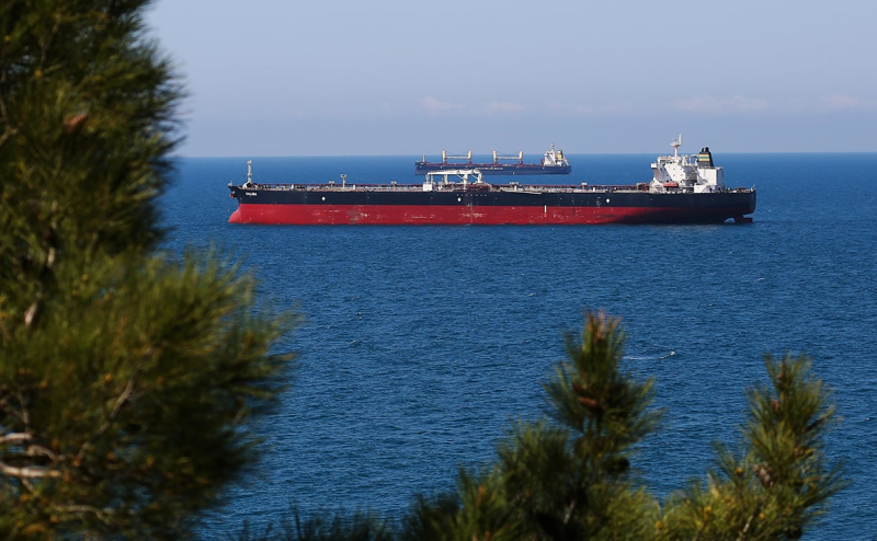 Bloomberg: У берегов Индии и Китая скопилось 20 танкеров с российской нефтью