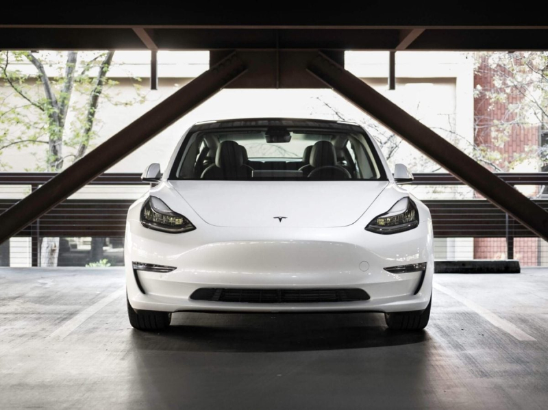 Bloomberg: В США 15 человек погибли из-за заблокированных дверей Tesla