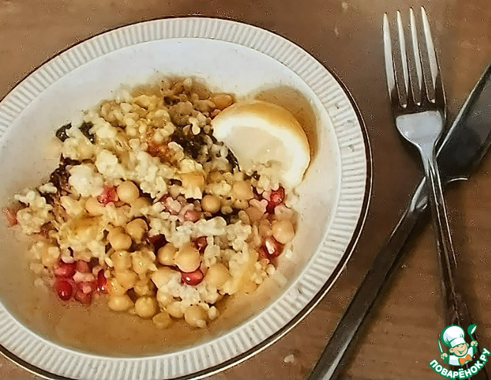 Брокколи с нутом и лимонным булгуром