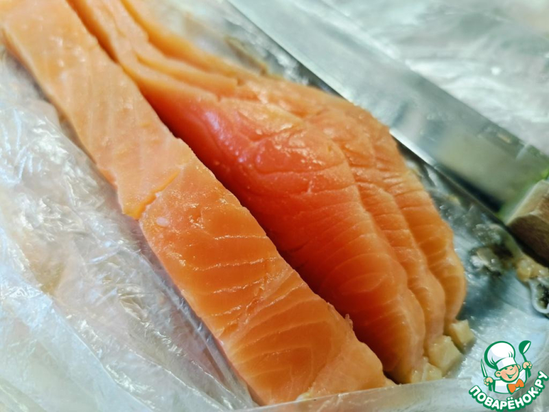 Бутерброд с форелью и яйцом