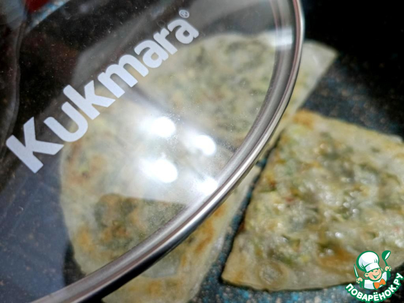 Чебуреки из рисовой бумаги с зеленью