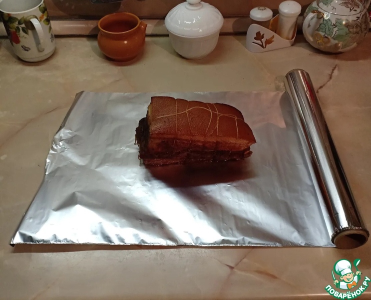 Домашняя грудинка, запеченная в фольге