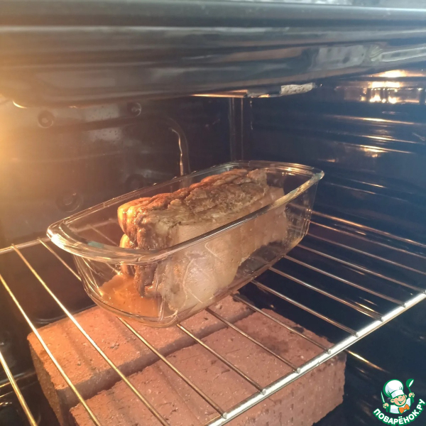 Домашняя грудинка, запеченная в фольге