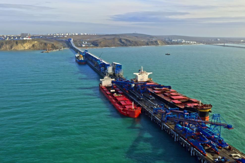 Дроны повредили суда и причалы в порту Тамань