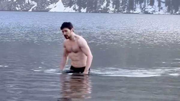 Дуров искупался в запретном озере в Казахстане. Он наказания избежал, в отличие от сотрудников заповедника | ВИДЕО