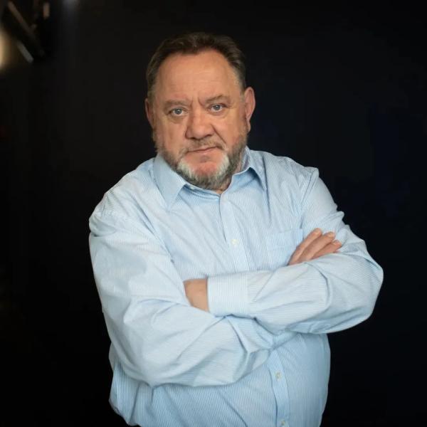 Его голосом говорит Шрек: где сейчас актер Богдан Бенюк